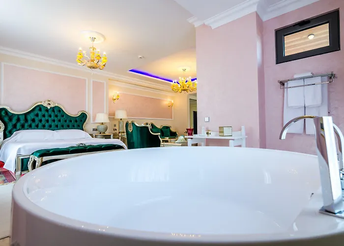 Phoenicia Royal Navodari