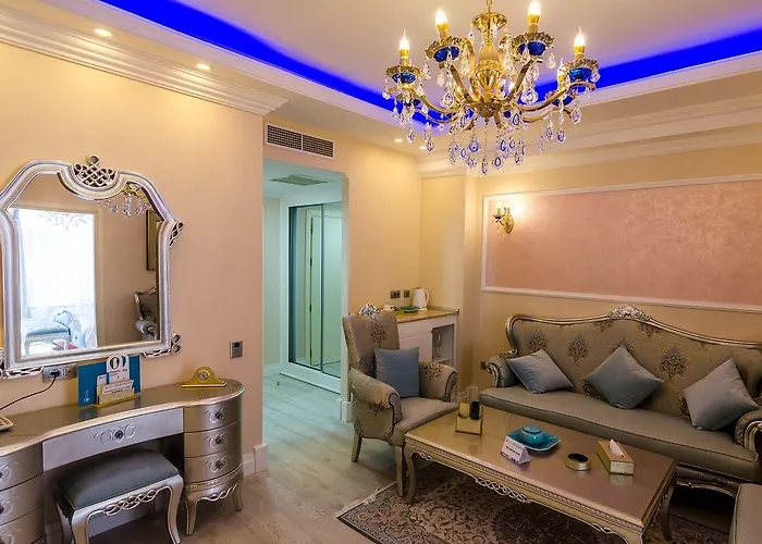 Phoenicia Royal Navodari